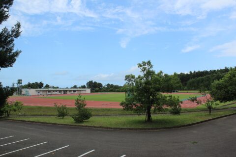美山陸上競技場。糸魚川市営。新潟県糸魚川市大野65-1。