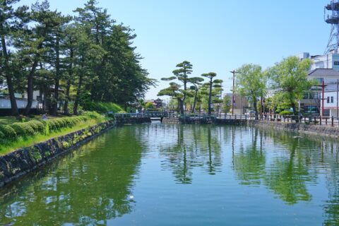 本荘公園（旧本荘城）の水堀（秋田県由利本荘市）