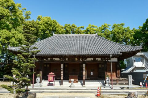香川県三豊市にある四国八十八箇所霊場第70番札所の本山寺。十王堂