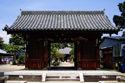 本山寺仁王門 - 日本国香川県三豊市