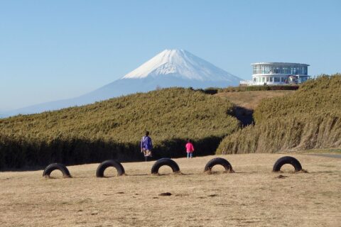 十国峠ケーブルカーの十国峠駅。静岡県函南町と熱海市の境界にある十国峠の風景。
