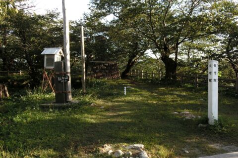 臥牛山山頂（村上城天守跡）