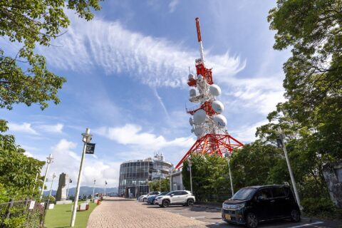 稲佐山山頂の展望台と電波塔
