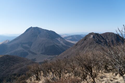 The east side of Mount Yufu (on the left) from Mount Tsurumi.