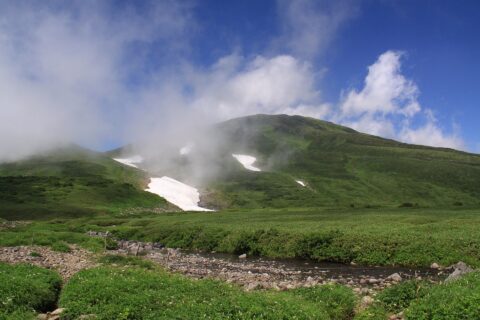 夏の鳥海山 河原宿から