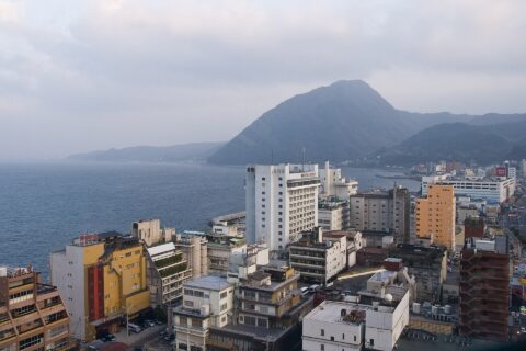 別府タワーより望む高崎山（大分県別府市）