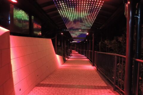 稲佐山にある長崎ロープウェイ稲佐岳駅と展望台を結ぶ連絡通路。
