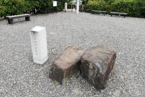 長浜市公園町にある長浜城の石垣根石。