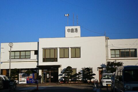 中島（愛媛県）の中島港ターミナル。通称は「大浦港」である。