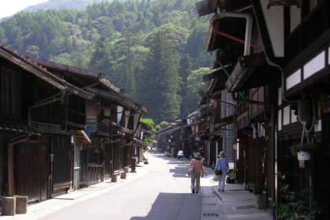 中山道奈良井宿の街並み。2005年7月18日撮影。