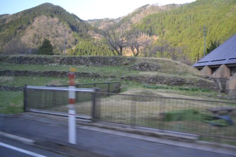 ​本巣市根尾水鳥にある根尾谷断層。