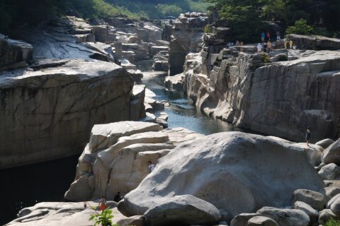 長野県上松町にある寝覚の床 。