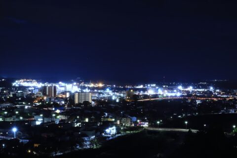 秋田県横手市にある横手城 (横手公園展望台) から望む横手市街地の夜景。
