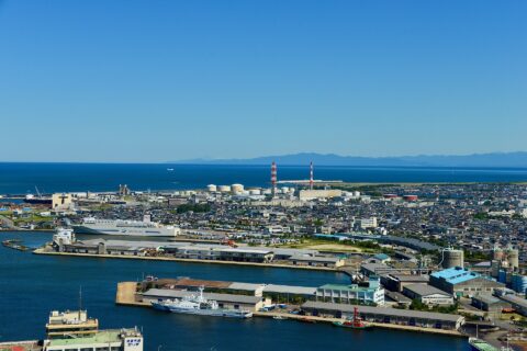 万代島ビルより新潟西港を望む