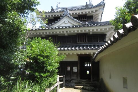 1996年に復元された西尾城本丸丑寅櫓