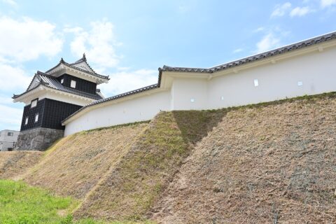 ​西尾城二の丸丑寅櫓と土塀