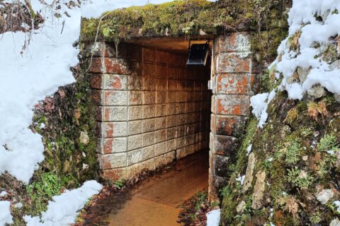 山形県尾花沢市にある延沢銀山の疎水坑道