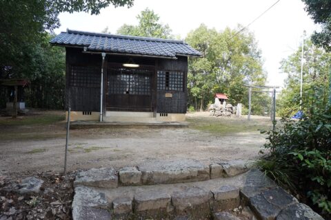 Hon-maru main place and Front shrine of Benten-sha, Kamayama castle