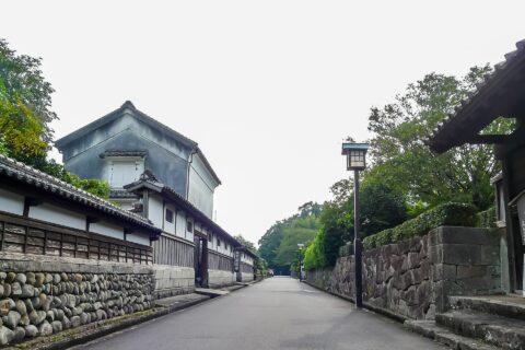宮崎県日南市にある旧飫肥城下町の飫肥地区。横馬場通り
