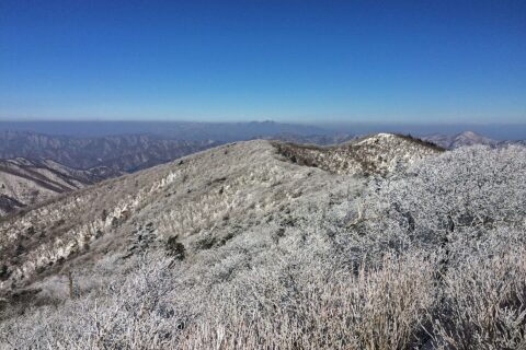 This photo was taken from Birobong Peak in Odaesan National Park.