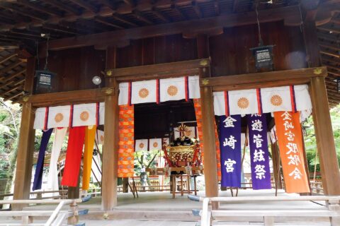 福井県敦賀市金崎宮の神事、御船遊管絃祭、御神体の神輿。