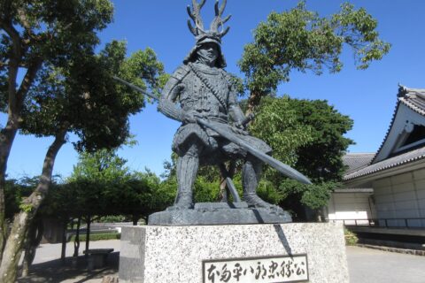 岡崎公園の本多忠勝の銅像