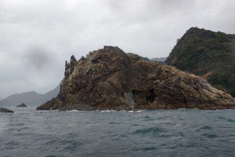 ​搭乘青海島觀光汽船從海上看到的青海島沿岸景色