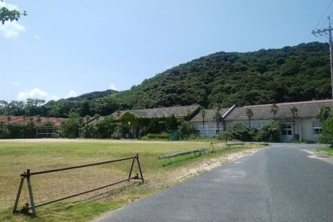 ​青海島共和国（旧長門市立青海島小学校、1954年築、山口県長門市仙崎2874）