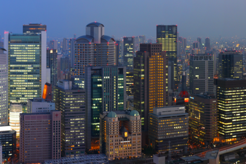 夕闇で大阪梅田スカイビルから撮影した写真です