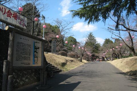 Entering to Oyama-jo (Oyama-city, Tochigi Prefecture, Japan)