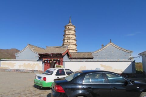 View from the carpark of the entrance to the Qingzhou White Pagoda in Bairin Right Banner, Inner Mongolia.