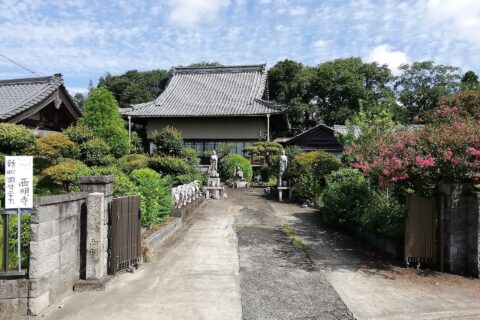 羽島郡笠松町円城寺にある臨済山西明寺。参道。