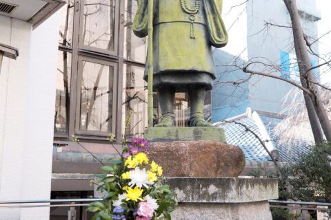 image présentant une photographie prise au temple Rokkaku-dō Choho-ji (頂法寺) situé dans l'arrondissement de Nakagyo à Kyoto : Statue