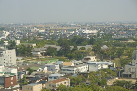 ​佐賀市中心部の遠景。佐賀県庁屋上展望台より南東側、佐賀城本丸歴史館方面を望む。