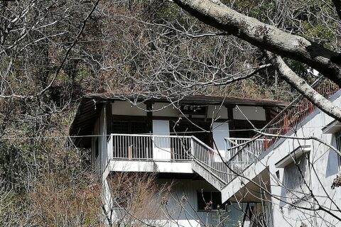 各務原市各務字車洞にある青龍寺。三聖閣。