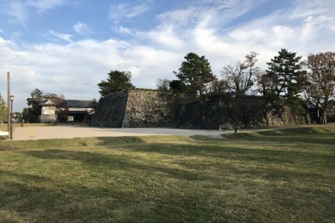 佐賀城の鯱の門と天守台