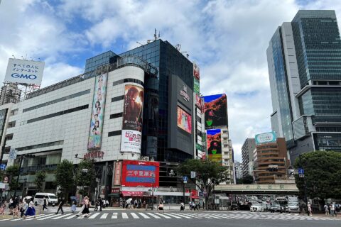 渋谷スクランブル交差点の北東側（三千里薬品）