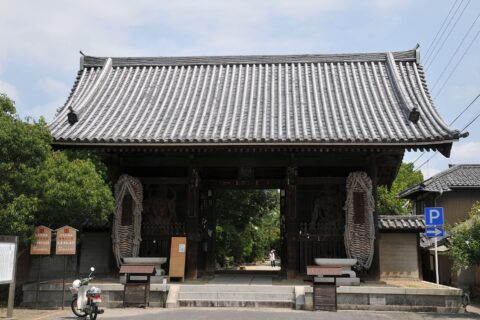 志度寺 山門（日本国指定の重要文化財）