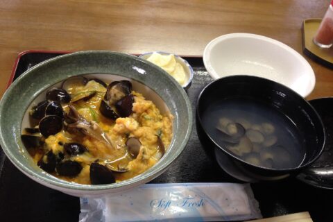 青森県の十三湖西部（十三地区）にある食事処「みなと屋」のしじみ丼。