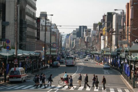 八坂神社から望む四条通。投稿者が撮影（2008年）