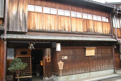 The facade of Shima (志摩), a former geisha house in Kanazawa. It's a chaya (ochaya), not an okiya.