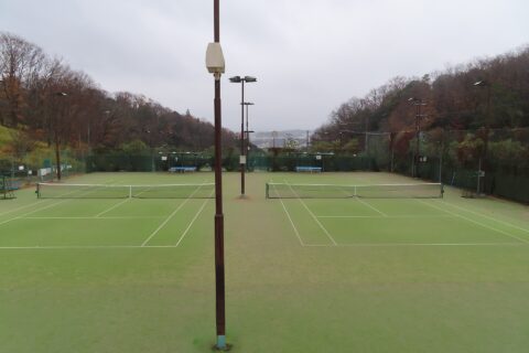 城山公園（兵庫県三田市）。テニスコート。