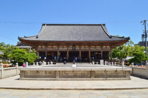 四天王寺 六時堂と石舞台