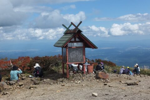 ​栗駒山の山頂にある駒形根神社嶽宮