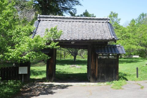 伝・高遠城大手門。