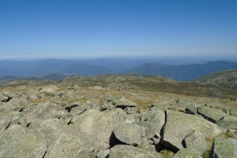 Sněžné hory z vrcholu hory Mount Kosciuszko (2 228 m)