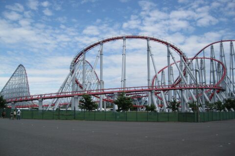 スチールドラゴン2000の全景