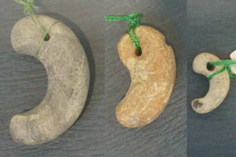 石製勾玉。出土:吉野ヶ里遺跡。展示:吉野ヶ里遺跡展示室。