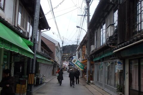 Yobuko Asaichi-dori shopping street