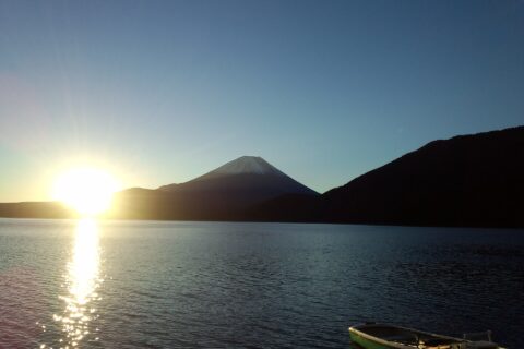 本栖湖の日の出